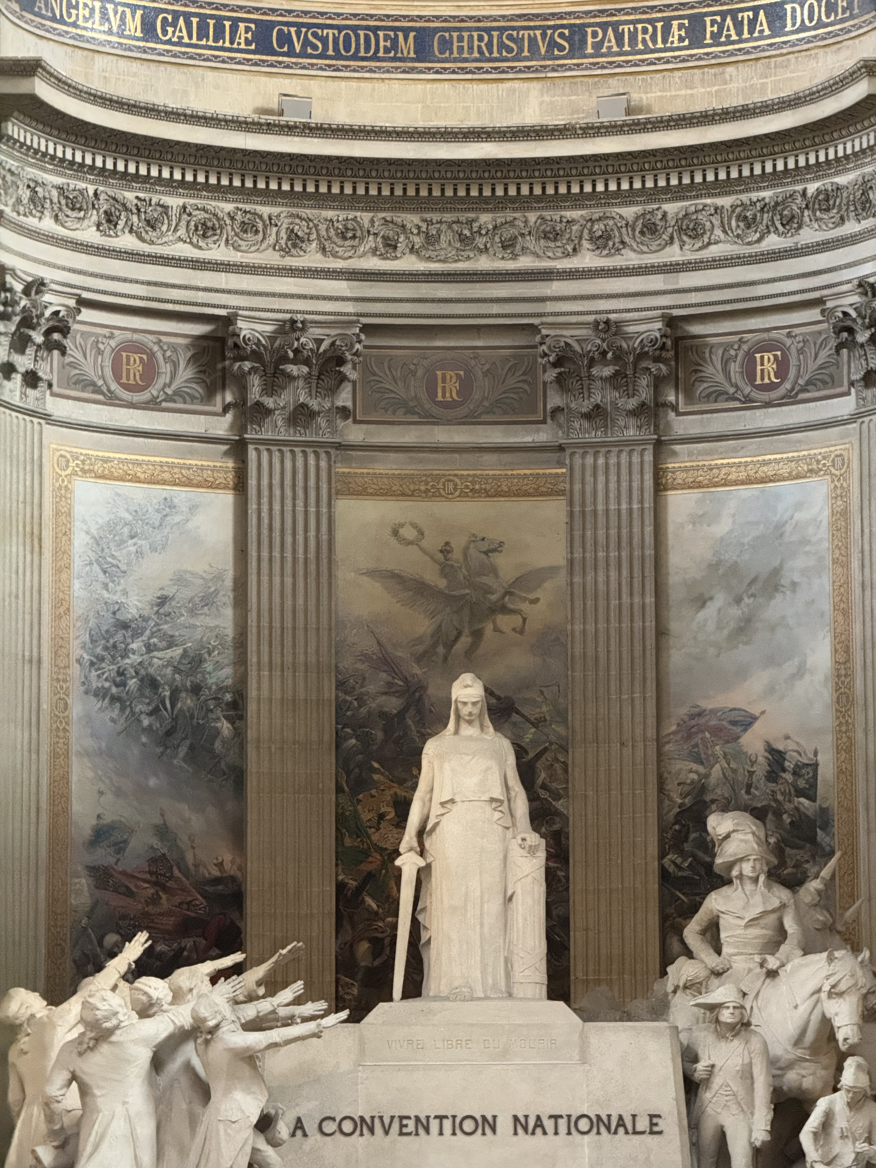 Paris'teki Panthéon'un içindeki bir anıt